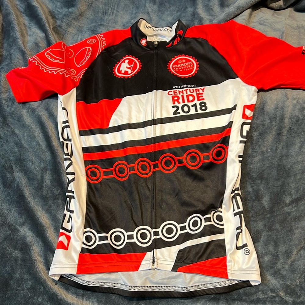 Garneau cycling jersey. Men’s size S.